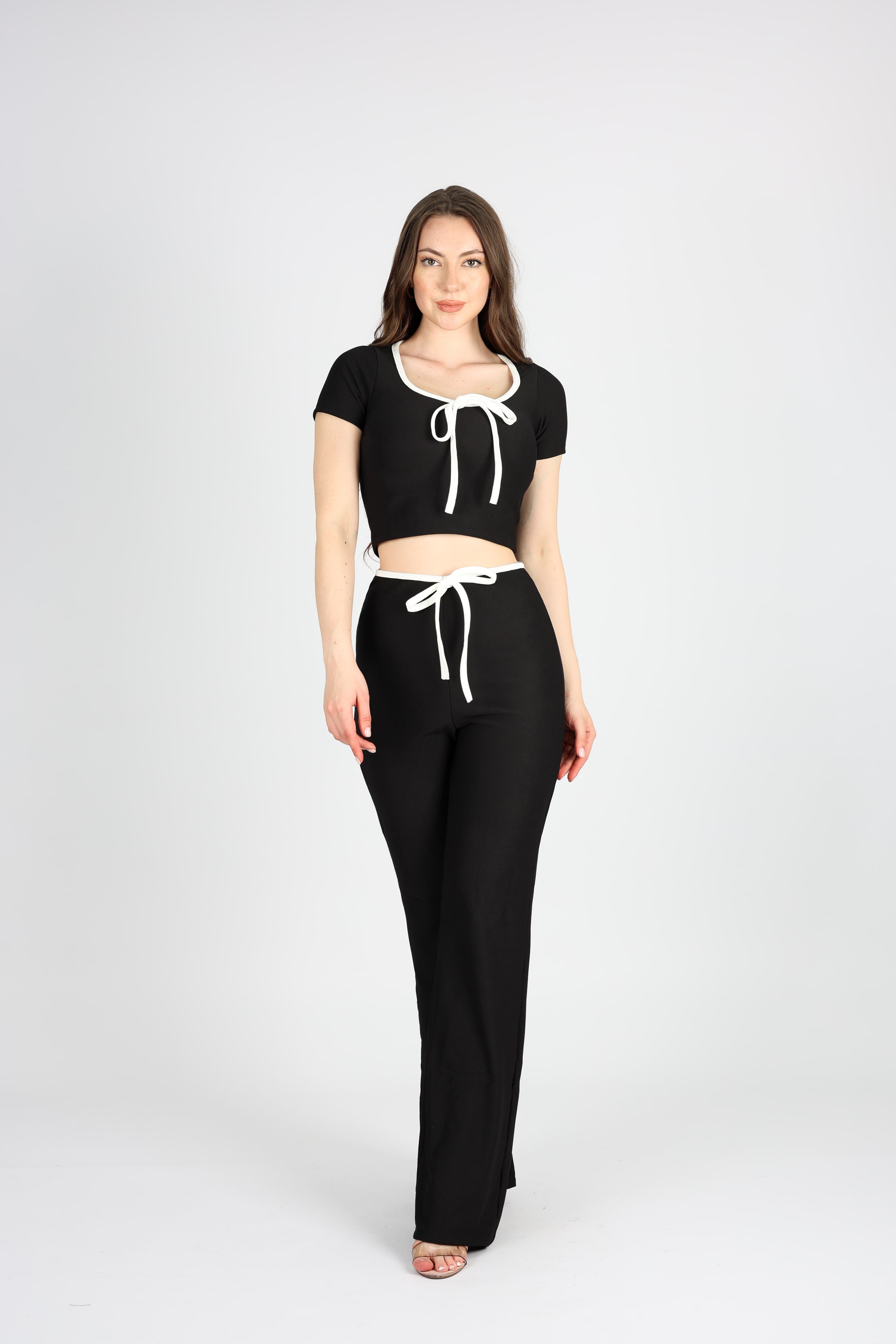CROP BLUZ VE YÜKSEK BEL İSPANYOL PANTOLON